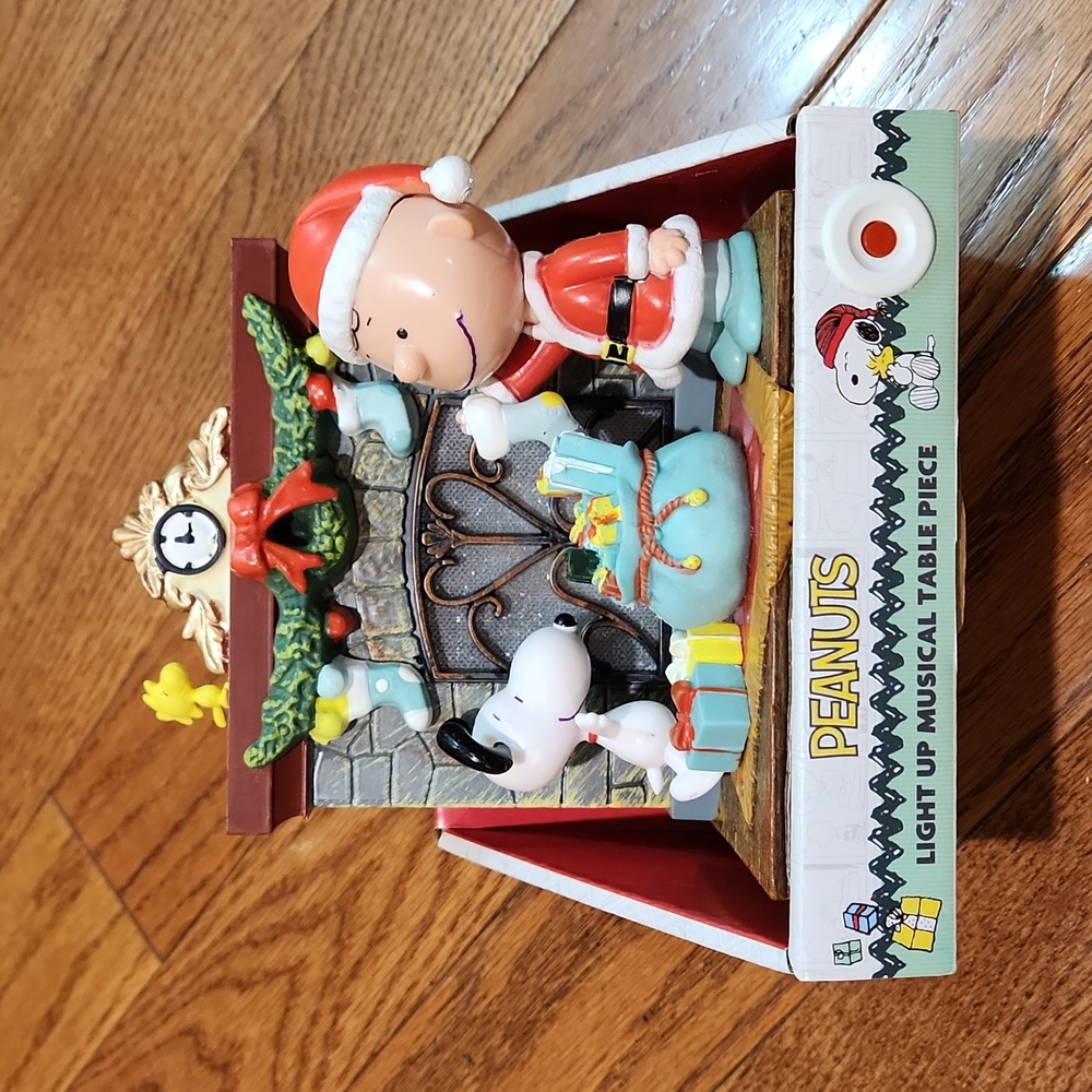 NIB Peanuts Light Up Musical Table Piece HOLIDAY Christmas